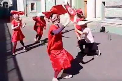 Юлия Цветкова - Дарья Апахончич - Россиянку задержали за «вульва-балет» - lenta.ru - Санкт-Петербург