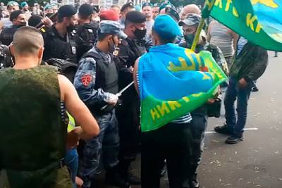Десантник признал вину в нападении на росгвардейцев в парке Горького - lenta.ru - Россия