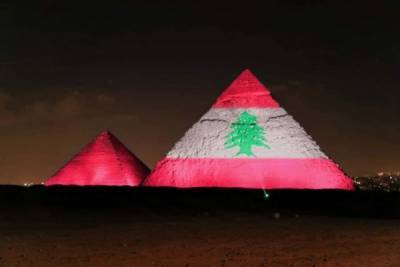 Египетские пирамиды и небоскреб Бурдж-Халифа подсветили "флагом" Ливана - nakanune.ru - Ливан - Бейрут