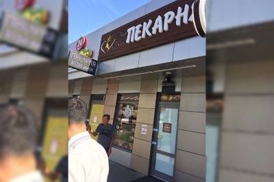 В Краснодаре опечатали двери пекарни и снесли два киоска - kubnews.ru - Краснодар