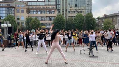 В Ивано-Франковске митингуют против закрытия спортклубов и фитнес-центров - ru.espreso.tv - Ивано-Франковск