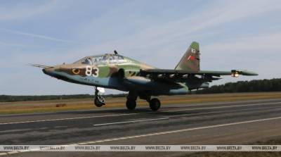 Белорусские летчики посадили на трассу М1 военные самолеты - belta.by - район Ивацевичский