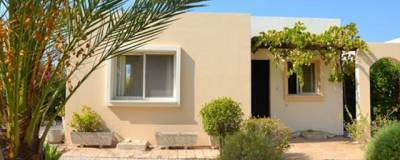 Число сделок на покупку недвижимости Кипра снизилось на 8% за год - runews24.ru - Кипр - Никосия - Республика