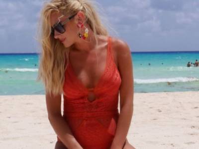 Ирина Федишин - Красное бикини и серьги-кольца: Ирина Федишин показала яркий образ на пляже - golos.ua - Болгария