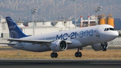Самолет МС-21 прошел испытание по защите от попадания воды в двигатели - 5-tv.ru - Россия - Ульяновск