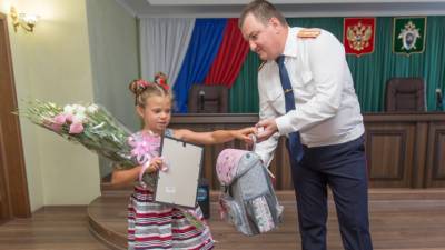 В Крыму наградили семилетнюю девочку за спасение друга - russian.rt.com - Россия - Крым - Севастополь - Судак