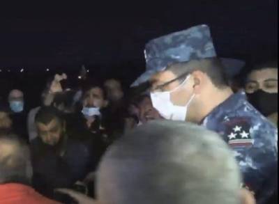 Полицейский автомобиль переехал ногу защитнику Амулсара - news.am - Армения