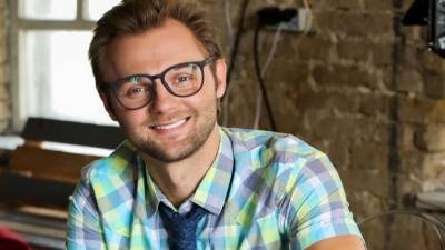 «Красавец!» — Леху из «Сватов» перестали узнавать фанаты - 5-tv.ru