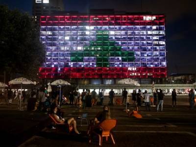 Рон Хульдаи - Несмотря на конфликт государств: в Тель-Авиве мэрию города подсветили флагом Ливана - в память жертв взрыва - unn.com.ua - Киев - Израиль - Тель-Авив - Ливан - Бейрут