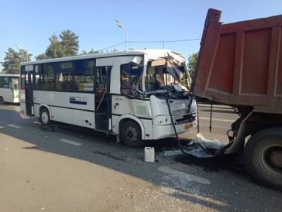 Массовая авария в Тюмени: водителю автобуса стало плохо - nakanune.ru - Тюмень