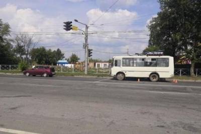 Догнал: в Новосибирске автобус врезался в автомобиль Lada - novos.mk.ru - Россия - Новосибирск