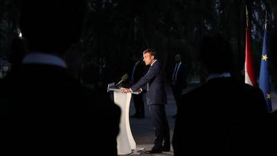 Свет погас во время приема Макрона в президентском дворце в Бейруте - iz.ru - Франция - Ливан - Бейрут - Бейрут