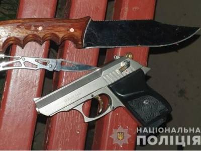 В Харькове мужчина стрелял в патрульных, которые хотели отговорить его от суицида. Один полицейский пострадал - gordonua.com - Харьков