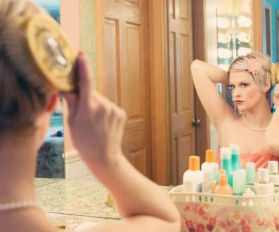 Почему зеркала искажают внешность, выяснили ученые - live24.ru - Москва