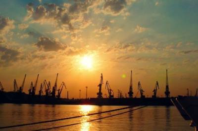 Груз 10 тыс. тонн аммиачной селитры в порту Одессы сочли безопасным - aif.ru - Одесса - Бейрут - Пивденный
