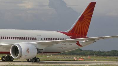 В Индии пассажирский самолёт выкатился за пределы ВПП - russian.rt.com - Индия - Мали - Кожикод