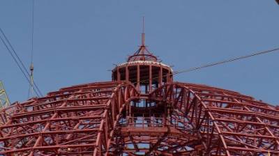 Над пензенским цирком смонтировали 214-тонный купол - penzainform.ru - Строительство