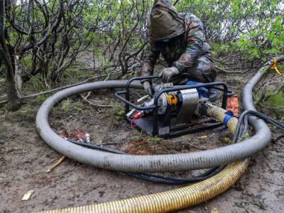 Разлив нефтепродуктов в Норильске: часть собранного после аварии топлива - вылилась в реку снова - unn.com.ua - Россия - Киев - Норильск