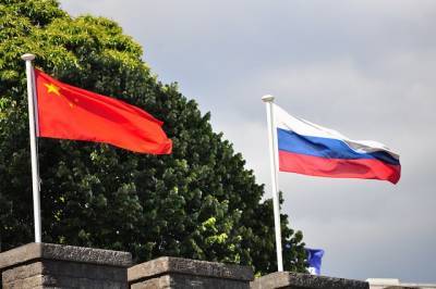 Дмитрий Саймс - Японские СМИ: Россия и Китай начали отказываться от доллара в ходе сделок - aif.ru - Россия - Китай - США - Крым - Япония