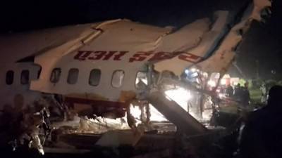 На месте авиакатастрофы в Индии обнаружены "черные ящики" - vesti.ru - Индия - Кожикод