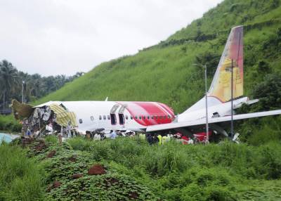 Найдены черные ящики разбившегося самолета в Индии - m24.ru - Индия - Кожикод