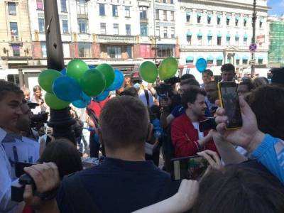 В Петербурге началась акция в поддержку протестующих хабаровчан (фото, видео) - rosbalt.ru - Россия - Хабаровск - Петербурга