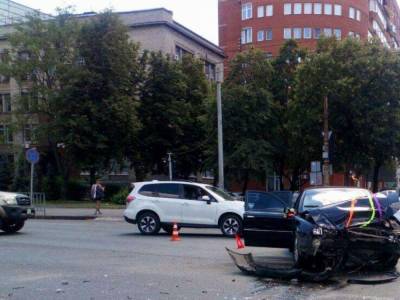 В Днепре свадебное авто попало в ДТП, есть пострадавшие - golos.ua - Украина - Одесса
