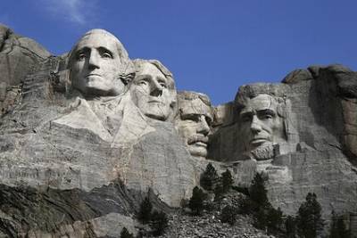 Дональд Трамп - Трампа уличили в желании добавить себя к барельефам президентов на горе Рашмор - lenta.ru - США - New York - штат Южная Дакота