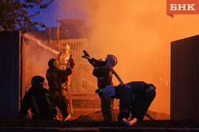В Коми сгорели гараж, баня и сарай - bnkomi.ru - респ. Коми - Микунь