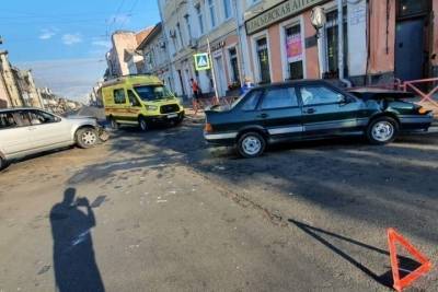 Утром 9 августа в центре Ярославля произошло ДТП - yar.mk.ru - Ярославль