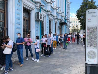 Посольство Белоруссии в Москве объяснило очереди перед зданием - vm.ru - Москва - Белоруссия