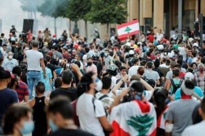 В Бейруте протестующие ворвались в здание министерства труда - aif.ru - Ливан - Бейрут