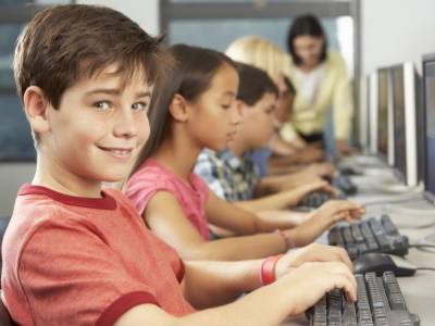 Более 2 тыс. украинских школ не подключены к качественному интернету – Минцифры - gordonua.com - Украина