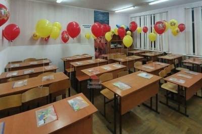 День Знаний - Родители краснодарских школьников рассказали, что детям придется сидеть по трое за партой - kuban.mk.ru - Краснодар
