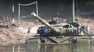Курсанты-танкисты показали мастерство подводного вождения на Урале - iz.ru - Израиль - Свердловская обл.