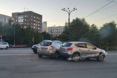 Карл Маркс - Две иномарки столкнулись на улице Папанина - murmansk.mk.ru - Мурманск