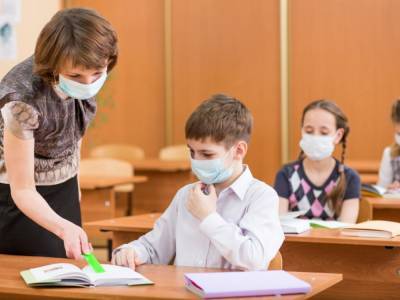 Любомира Мандзий - В Украине резко увеличилось число заболевших коронавирусом учителей и школьников - Минздрав - golos.ua - Украина