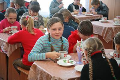 Дмитрий Глушко - Количество получающих бесплатное питание младшеклассников возросло до 100% - pnp.ru