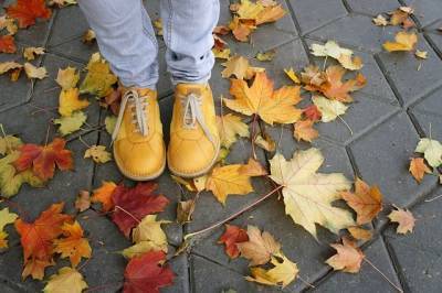Константин Терновой - Травматолог-ортопед рассказал, какая обувь осенью может быть опасна - aif.ru