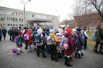 В Роспотребнадзоре заявили, что школы не вправе требовать от учеников ношения масок - znak.com