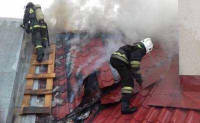 В Екатеринбурге крупный пожар в здании, где находится отдел Ростехнадзора - nakanune.ru - Екатеринбург