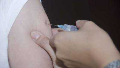 AstraZeneca возобновила испытания вакцины от Covid-19, приостановленные из-за болезни добровольца - informburo.kz - Англия