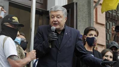 Владимир Зеленский - Петр Порошенко - Ренат Кузьмин - «Украинская апатия» может помешать Порошенко свергнуть Зеленского - polit.info - Украина - Киев