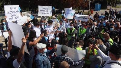 Алматыда несие амнистиясын талап еткен рұқсат етілген митинг өтті. Фоторепортаж - informburo.kz