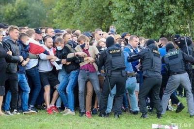 Протесты в Беларуси: на «Марше героев» снова жесткие задержания (ФОТО) - enovosty.com - Белоруссия - Минск