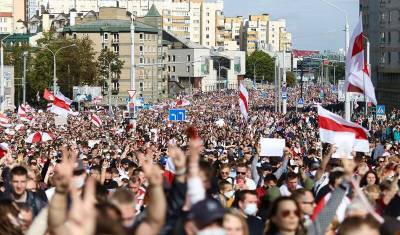 Силовики в Минске стреляли в воздух перед 100 тысячами протестующих - newizv.ru - Минск