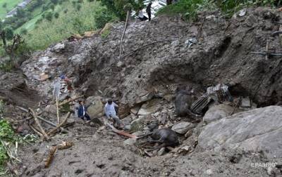 В Непале жертвами оползней стали 12 человек - korrespondent.net - Китай - Непал - Катманду