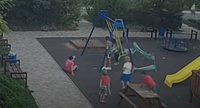 В Одессе ребенок впал в кому после игры на детской площадке, видео: "наткнулся на штырь и разорвал..." - odessa.politeka.net - Одесса