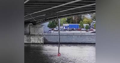 Проходившая баржа повредила Крымский мост в Москве - ren.tv - Москва