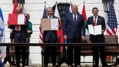 Дональд Трамп - Биньямин Нетаньяху - Заид Аль-Нахайян - ОАЭ, Израиль и Бахрейн подписали соглашения о нормализации отношений - 5-tv.ru - США - Израиль - Эмираты - Бахрейн